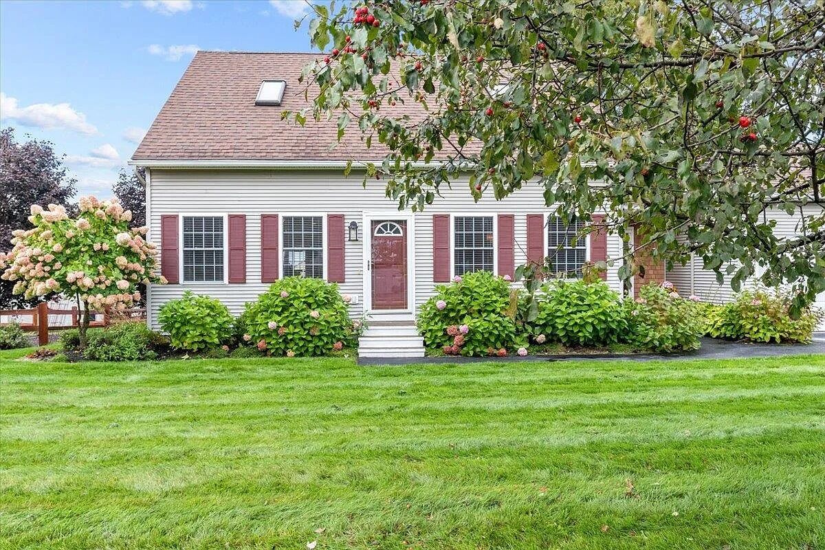 75 Hunting Ridge Lane, Milton